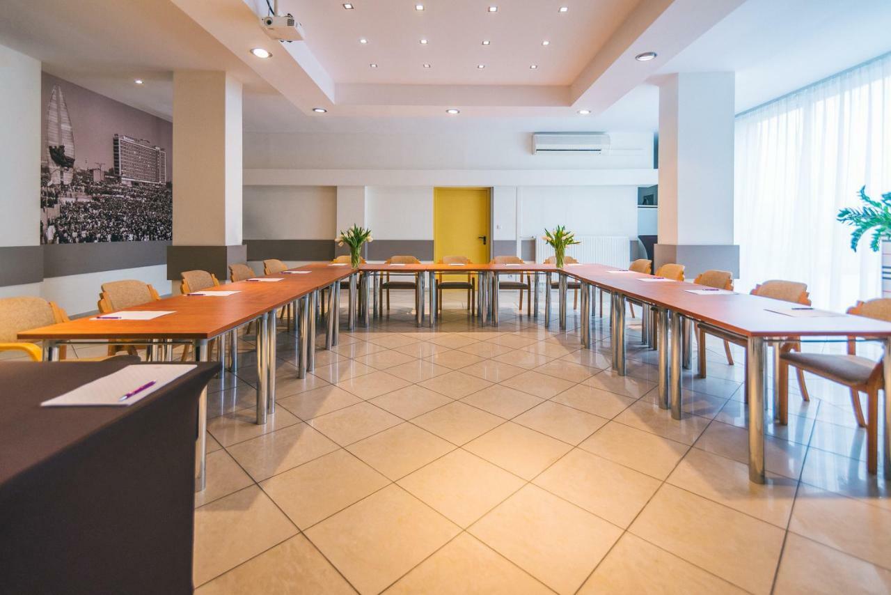 Hotel Forum Rzeszow Luaran gambar
