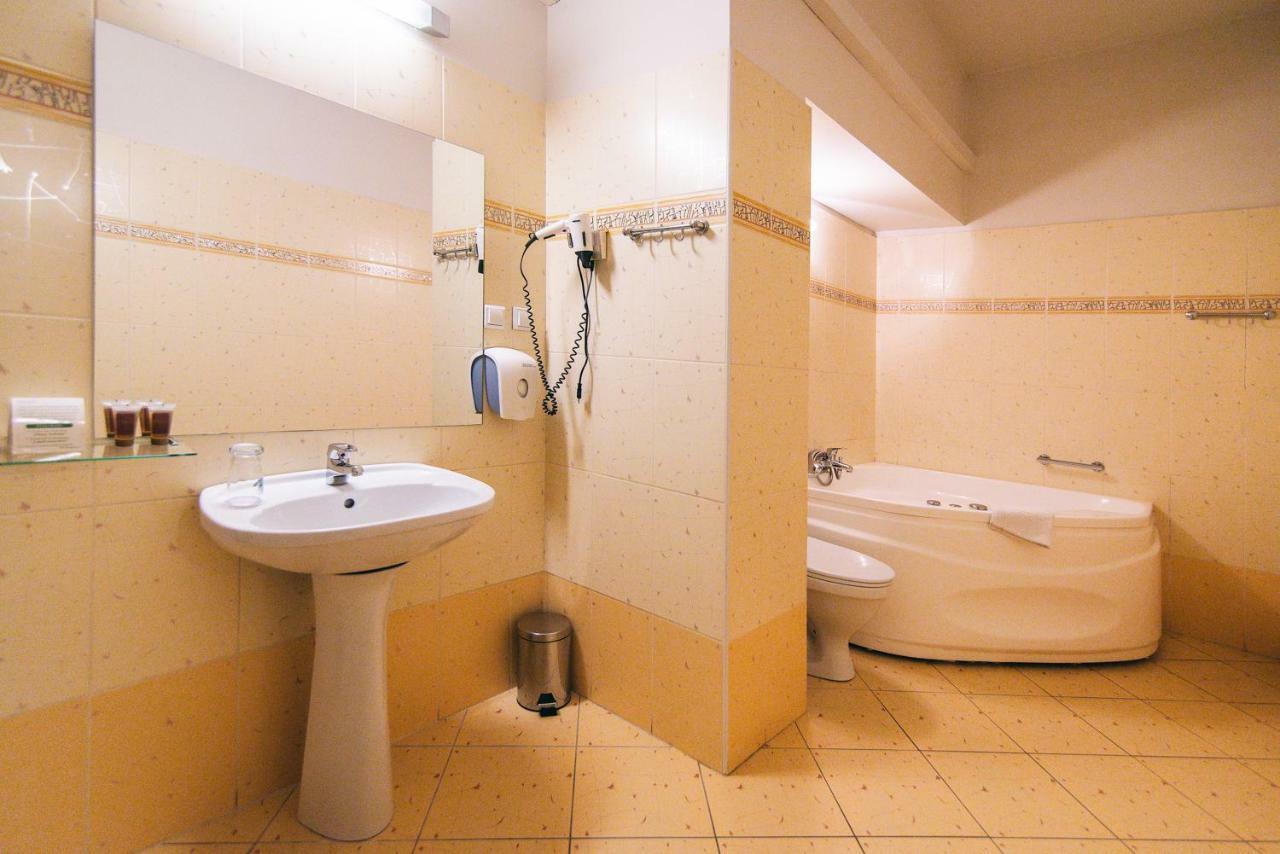 Hotel Forum Rzeszow Luaran gambar