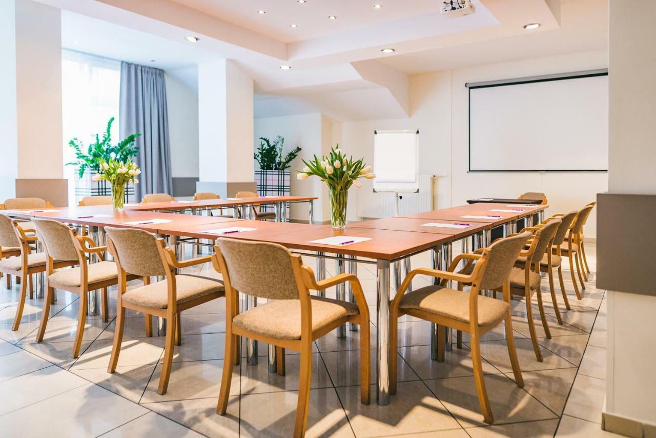 Hotel Forum Rzeszow Luaran gambar