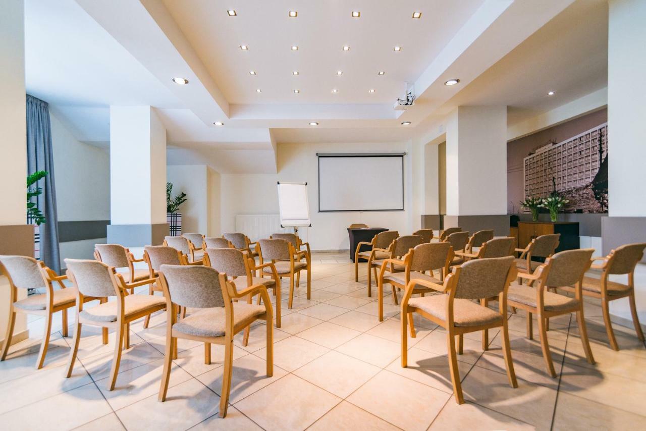 Hotel Forum Rzeszow Luaran gambar